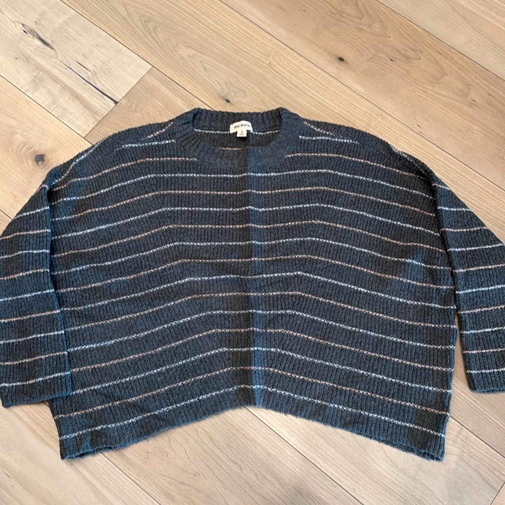 Women’s sweater ￼